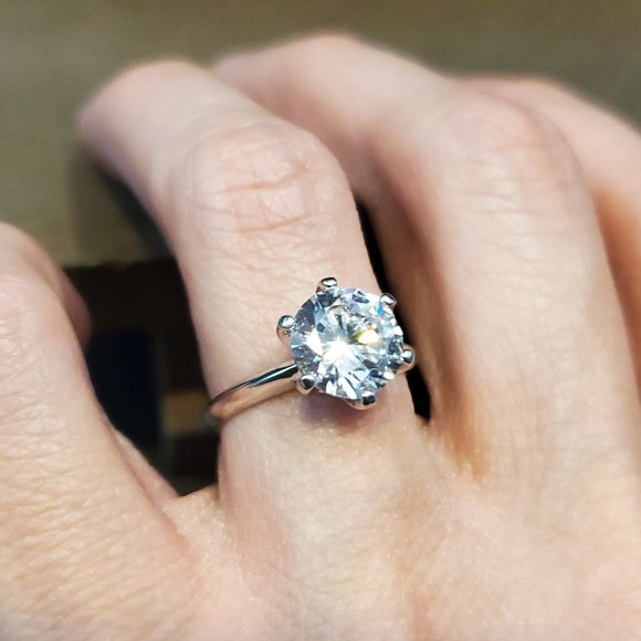 Size 6.5 925 Sterling Silver Brilliant Single Round Cubic Zirconia Ring - Picture 4 of 8